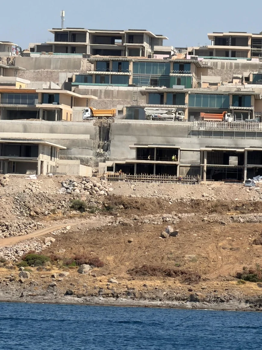 BODRUM’DA  MATKAP VE İŞ MAKİNELERİ SESLERİ ARASINDA ÇILDIRTAN TATİL
