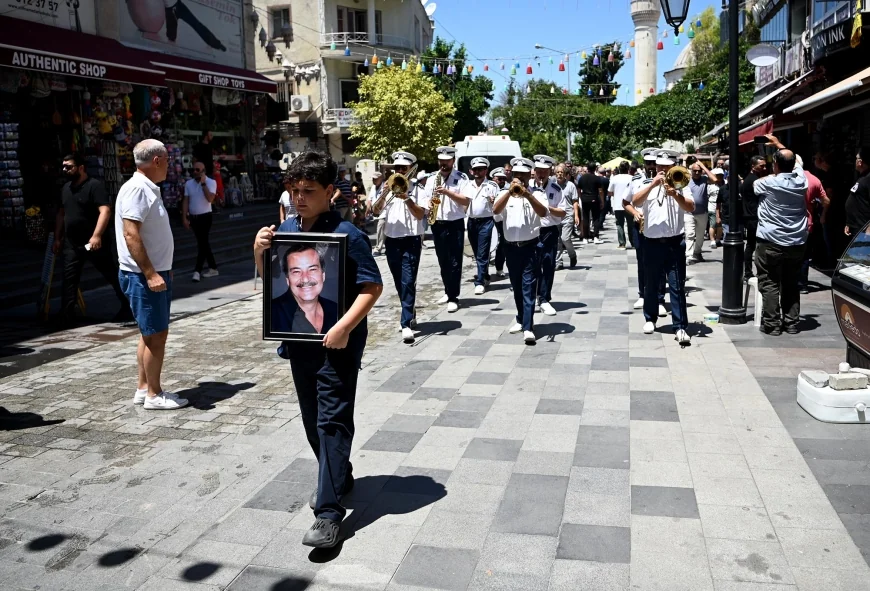 EFSANE  BELEDİYE BAŞKANI ENGİN BERBEROĞLU SON YOLCULUĞUNA UĞURLANDI
