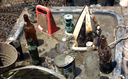Bodrum’un dünyaca ünlü plajında deniz dibi süpermarket gibi