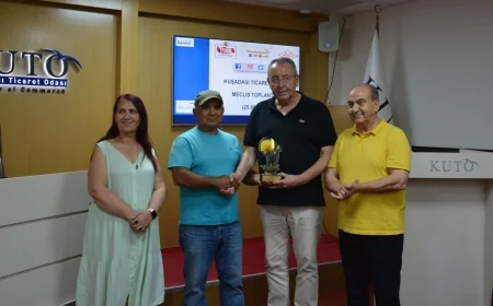 Kuşadası’nda  Doğa Koruma Çalışmalarına Destek Veren EKODOSD'a Teşekkür Plaketi