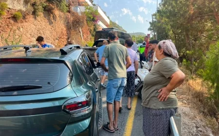 4 aracın karıştığı kazada; otomobilden yola fırlayan Emircan öldü