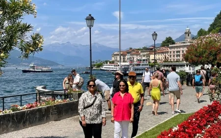 Mayo ve Üstsüz Gezenlere 200 Euro Ceza  Turizm Cenneti Kasabada Yeni Dönem: "Sokakta Plaj Kıyafeti Yasak"
