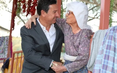 AHMET ARAS'TAN AK PARTİ YANITI: CHP’li Büyükşehir Belediye Başkanı AKP’ye geçeceği iddialarına bu fotoğrafla yanıt verdi “AKP’ye geçmiyorum bu yalanlara itibar etmeyin”