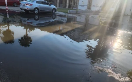 Bodrum'da Bu Kez Kanalizasyon Hattı Patladı: Tonlarca Atık Su Cadde ve Sokaklara Yayıldı