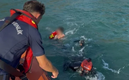 Kürek Sörfüyle Açıldılar, Dalgalara Teslim Oldular: 2 Kişi Ölümden Döndü