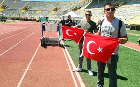 Kıbrıs Gazisi Rekortmen Atlete Astsubay Adaylarından Türk Bayraklı Destek