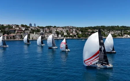 55. Deniz Kuvvetleri Kupası'nda İstanbul'dan Çeşme'ye Zorlu Yelken Yarışı Başladı