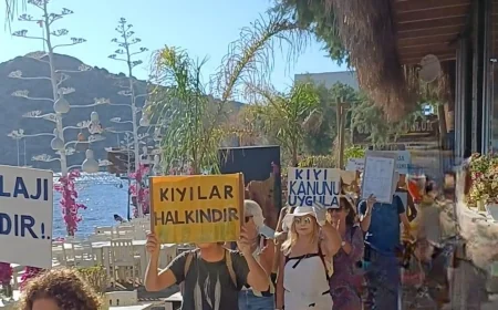 Gümüşlük sahilinde "Kıyılar Halkındır" eylemi yaptılar: ARSIZLIĞIN BÖYLESİ GÖRÜLMEDİ.. Halkın kıyısını işgal edenler halka tepki gösterdi.