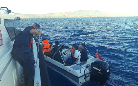 Sürat Teknesiyle Yunan Adalarına Kaçmaya Çalışan 8 Düzensiz Göçmen Yakalandı