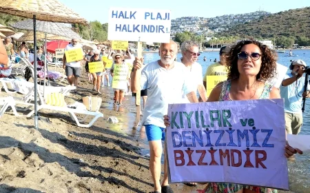 Gümüşlükte denize giremedikleri sözde halk plajında eylem yaptılar. SORDULAR...VATANDAŞ EYLEMDE BELEDİYE NEREDE?