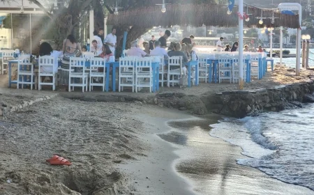 ŞAKA GİBİ AMA DEĞİL. BODRUM’DA  SAHİLLERDE İŞGALLER KALDIRILDI, DENİLDİ..VATANDAŞA YÜRÜYECEK YER KALMADI.TURİZMİ BÖYLE BİTİRDİLER…