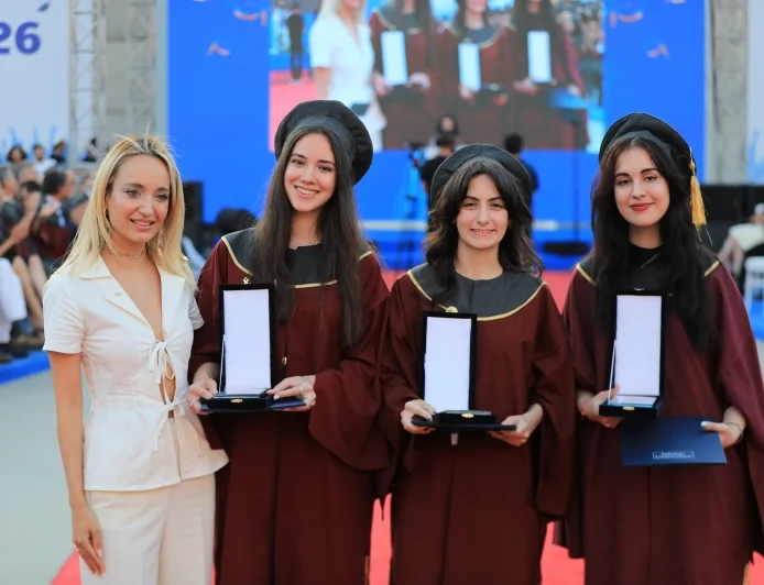 Sabancı Üniversitesi’de 1200 öğrenci mezuniyet sevinci yaşadı
