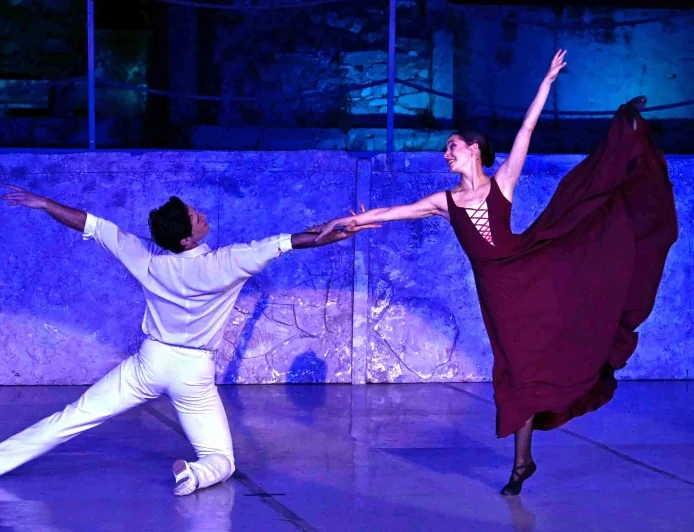 9. ULUSLARARASI EFES OPERA VE BALE FESTİVALİ’NDE  “ZORBA” BALESİ SAHNELENDİ