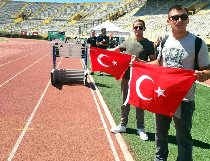 Kıbrıs Gazisi Rekortmen Atlete Astsubay Adaylarından Türk Bayraklı Destek