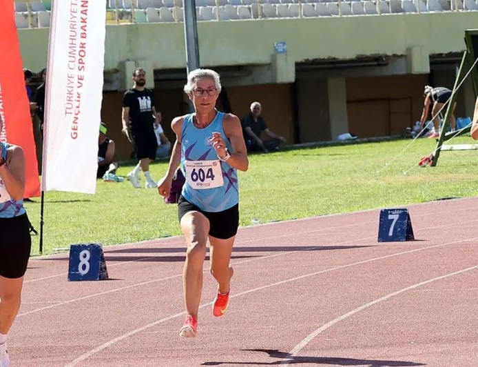 Bodrumlu Fatma Anter Balkanlarda 21 yıldır kırılamayan 200 metre rekorunu tarihe gömdü