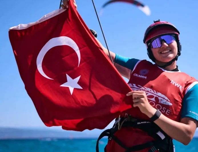 Formula Kite Gençler Avrupa Şampiyonası'nda Akut sporcusu Sorguç gümüş madalya kazandı