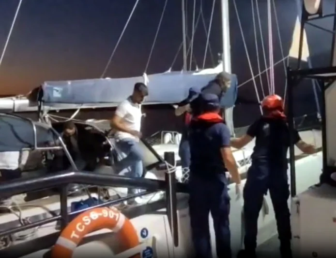 Bodrum açıklarında yelkenli tekneye operasyon