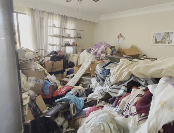 Turistik ilçedeki bir  apartmandaki evden 10 ton çöp çıktı