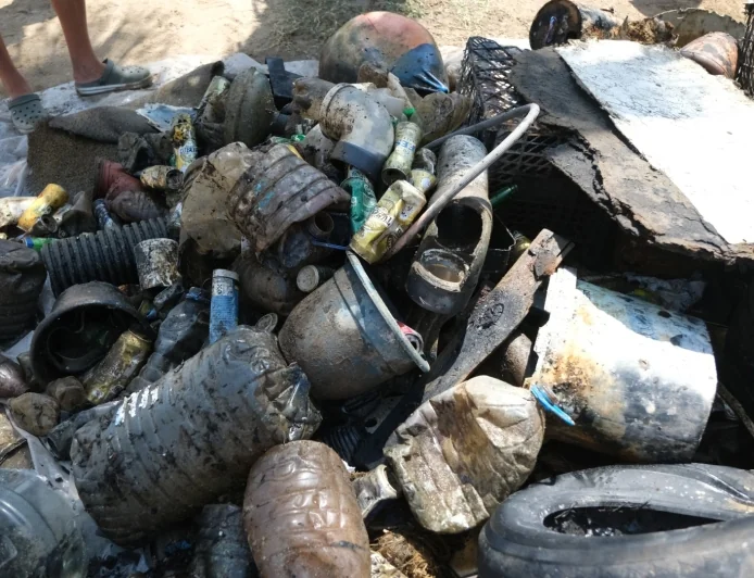 Sosyetenin denizi çöplük olmuş, iki saatte 650 kilo atık çıkarıldı