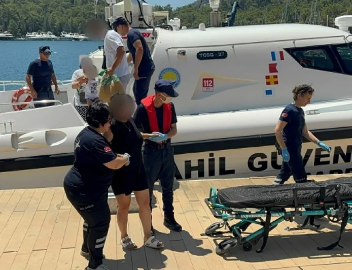  Tur Teknesinde Fenalaşan Yolcu Sahil Güvenlik Tarafından Kurtarıldı