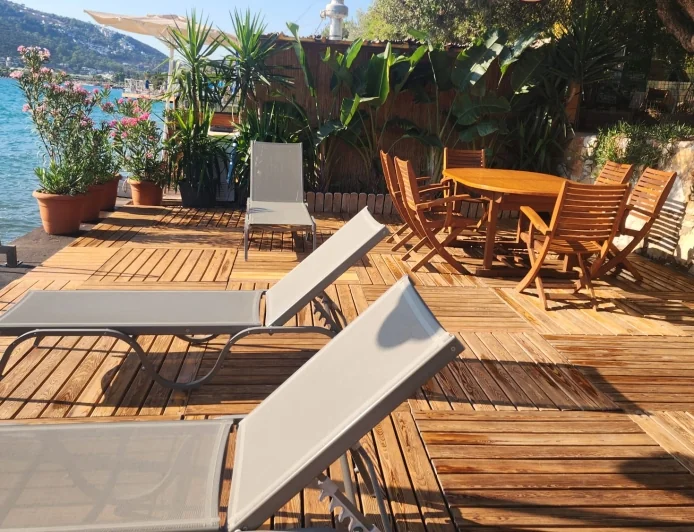 Bodrum’da utandıran halk plajları görüntüsü. halk plajını özel villa plajı yaptılar