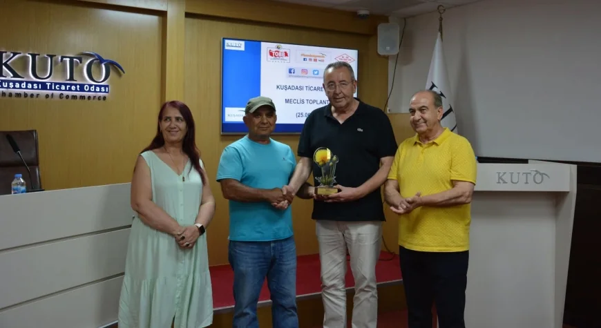Kuşadası’nda  Doğa Koruma Çalışmalarına Destek Veren EKODOSD'a Teşekkür Plaketi