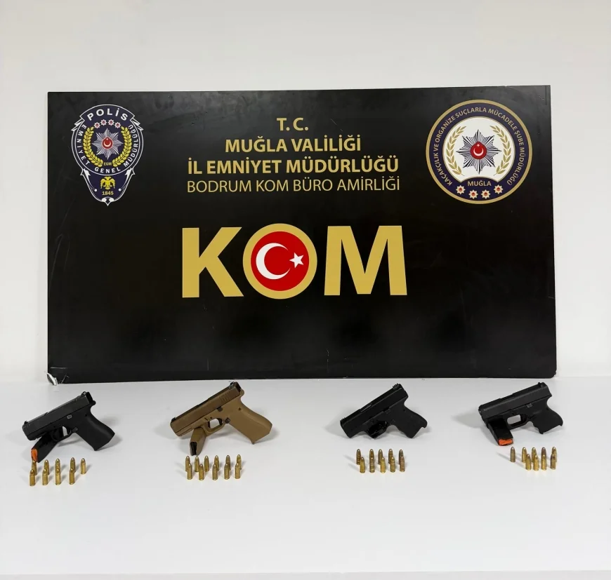 Bodrum'da Denetimde 4 Ruhsatsız Tabanca Ele Geçirildi