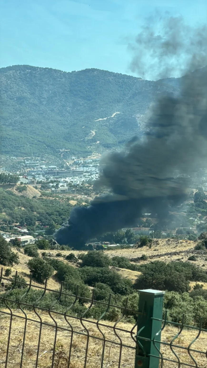 Bodrum'da Bir Yangın Sönmeden Diğeri Başladı: Ortakent'te Korkutan Alevler