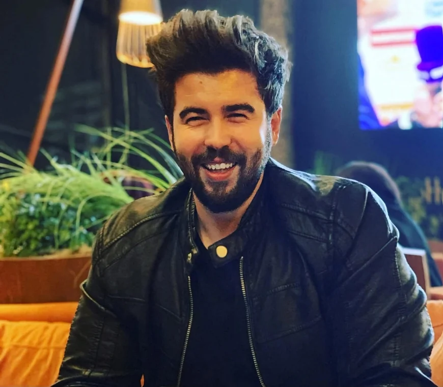 Yardım etmek için arabasından inen gence araba çarptı , yaşamını yitirdi