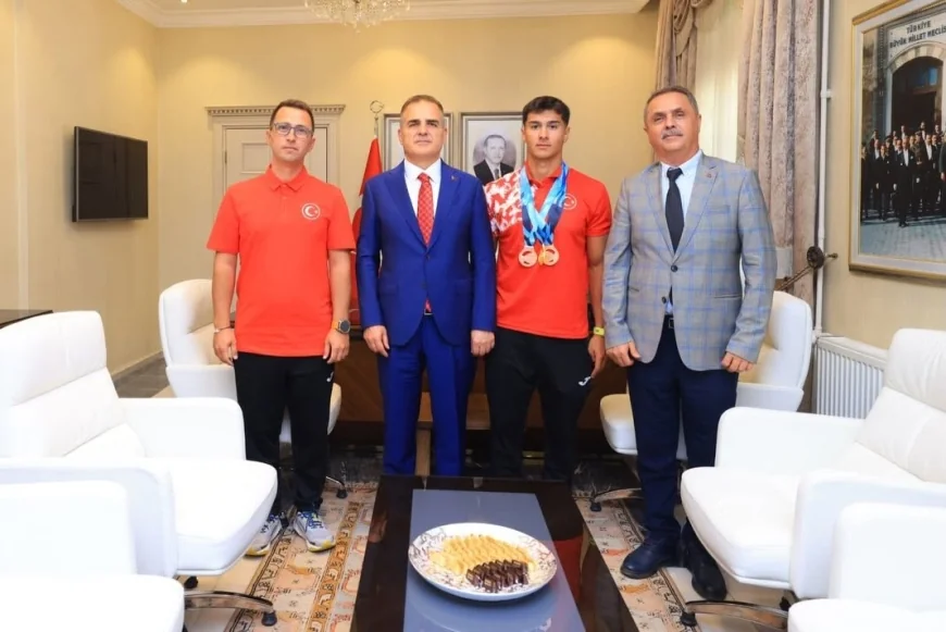 Muğlalı  Rahmi Kaan Karahan Kanada'da Kano Dünya Şampiyonu oldu