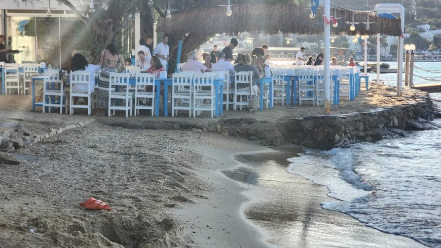 ŞAKA GİBİ AMA DEĞİL. BODRUM’DA  SAHİLLERDE İŞGALLER KALDIRILDI, DENİLDİ..VATANDAŞA YÜRÜYECEK YER KALMADI.TURİZMİ BÖYLE BİTİRDİLER…