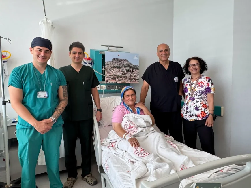 Muğla'da Bir İlk: 4 Santimetrelik Böbrek Taşı ECIRS Yöntemiyle Tek Seansta Temizlendi