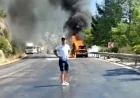 Karabel'de Otomobil Alev Aldı, Ormanlık Alana Sıçrayan Yangın Büyümeden Söndürüldü