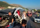 MİLAS'TA YOLCU OTOBÜSÜ TIR'A ÇARPTI: 2 ÖLÜ, 3'Ü AĞIR 18 YARALI