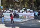 DEŞTİNLİLERDEN ÇİMENTO FABRİKASINA TEPKİ…MUĞLA İDARE MAHKEMESİ ÖNÜNDE ADALET NÖBETİ: “KENDİ DAVAMIZDA KEŞİF İSTİYORUZ”