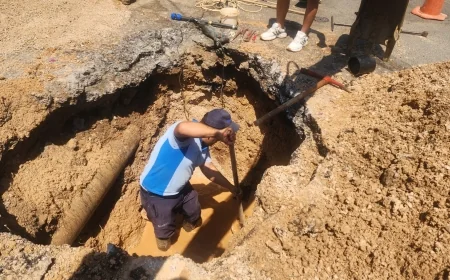 TORBA'DA  İSALE HATTI YİNE PATLADI: “YAPTIKÇA PATLIYOR, MİLLİ SERVET BOŞA AKIYOR”