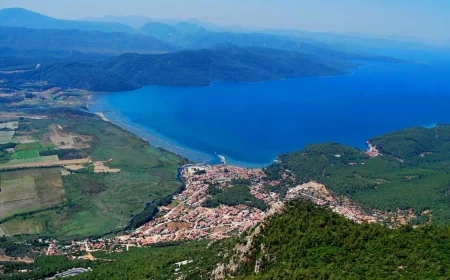 CANNETİN BAĞRINA HANÇER  GÖKOVA’NIN YAMAÇLARINA BETON TEHLİKESİ! “KORUMA SINIRI NEDEN DARALTILDI?”