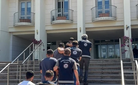 BODRUM VE MARMARİS’TE GÖÇMEN KAÇAKÇILIĞINA DARBE: 5 ŞÜPHELİ TUTUKLANDI