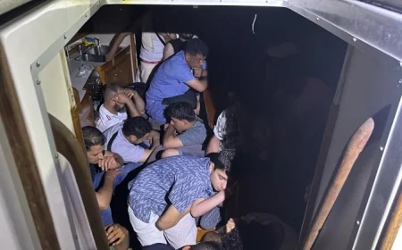 9 METRELİK YELKENLİYE 34 GÖÇMENİ DOLDURDULAR!