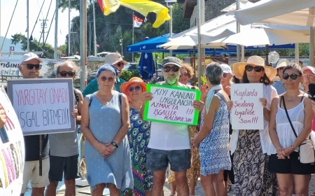 MUĞLA’DA KIYI İŞGALLERİNE TEPKİ İLÇE İLÇE YAYILIYOR: BODRUM VE GÜMÜŞLÜK’ÜN ARDINDAN FETHİYE DE AYAKTA!