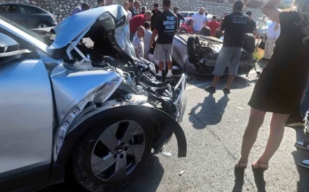 BODRUM İZMİR YOLUNDA FECİ KAZA TATİL  DÖNÜŞÜ ORTALIK SAVAŞ ALANINA DÖNDÜ
