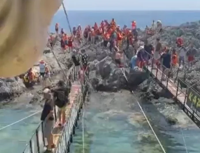 Ölüdeniz’de tatil kabusa döndü! Tur teknesinde korku dolu anlar