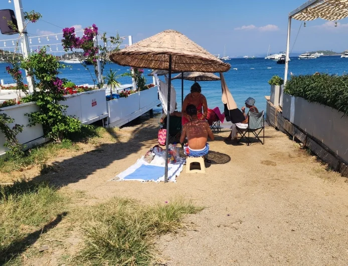 YİNE DÜNYA REKORU KIRDIK. EN KÜÇÜK HALK PLAJINI YAPMAYI BAŞARDIK.. HALKA YETER 48 METREKARE