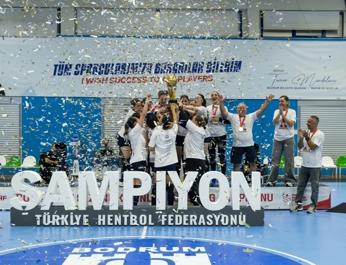 SPORU SADECE FUTBOL SANANLARA: Bodrum’un şampiyon kız takımının başkanı Palalı isyanlarda “Şampiyon kız sporcularımıza bedel ödetmeyin, DESTEKLEYİN”