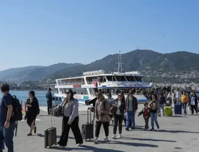 Türk turistler Ege’deki Yunan adalarını ihya etti