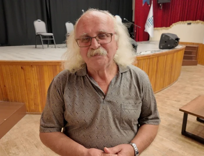 ÜLKESİNE TURİST OLARAK GELDİ  VATANDAŞLIKTAN ÇIKARILAN ALİ ASKER KONSER VERDİ