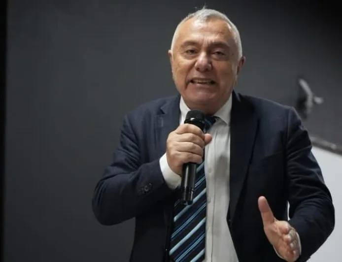 CHP’DE İHRAÇ KARARI ALINAN AKTİVİST AVUKAT REMZİ KAZMAZ’DAN AÇIKLAMA : CHP’DE HUKUKU, DEMOKRASİYİ VE HALKIN İRADESİNİ SAVUNMAYA DEVAM EDECEĞİZ