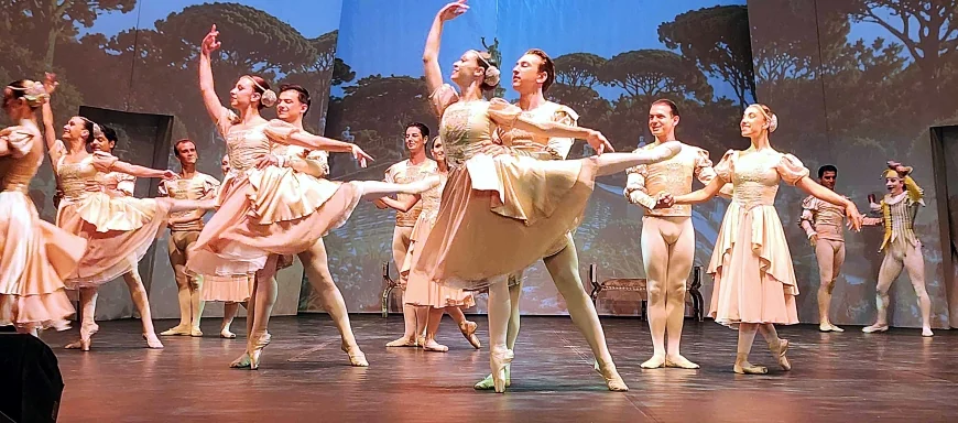 Bodrum Uluslararası Bale Festivali, "Kuğu Gölü" ile perdelerini açtı