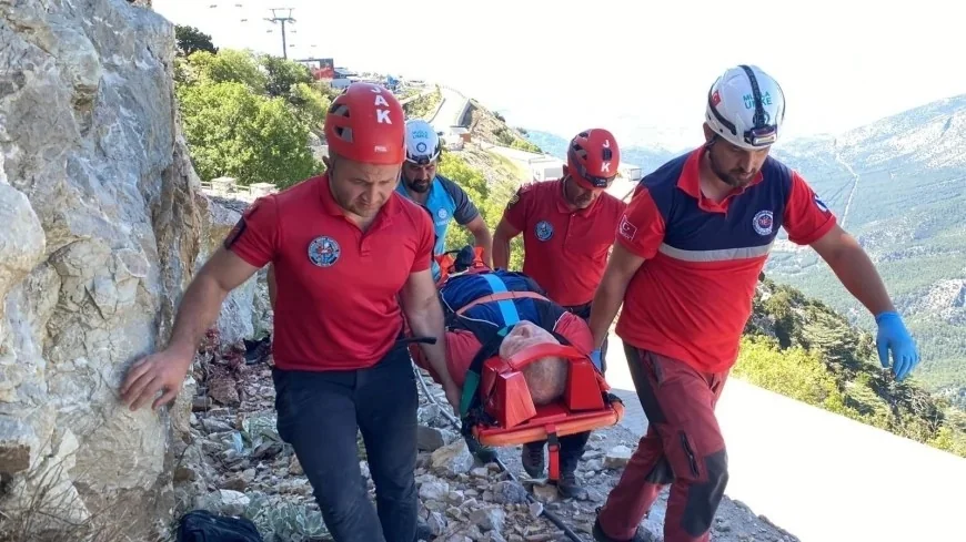 HER YIL AYNI KAZALAR ÖNLEM YOK, UYARI YOK.. FETHİYE'DE YAMAÇ PARAŞÜTÜ KAZASI: PİLOT VE TURİST HASTANEYE KALDIRILDI