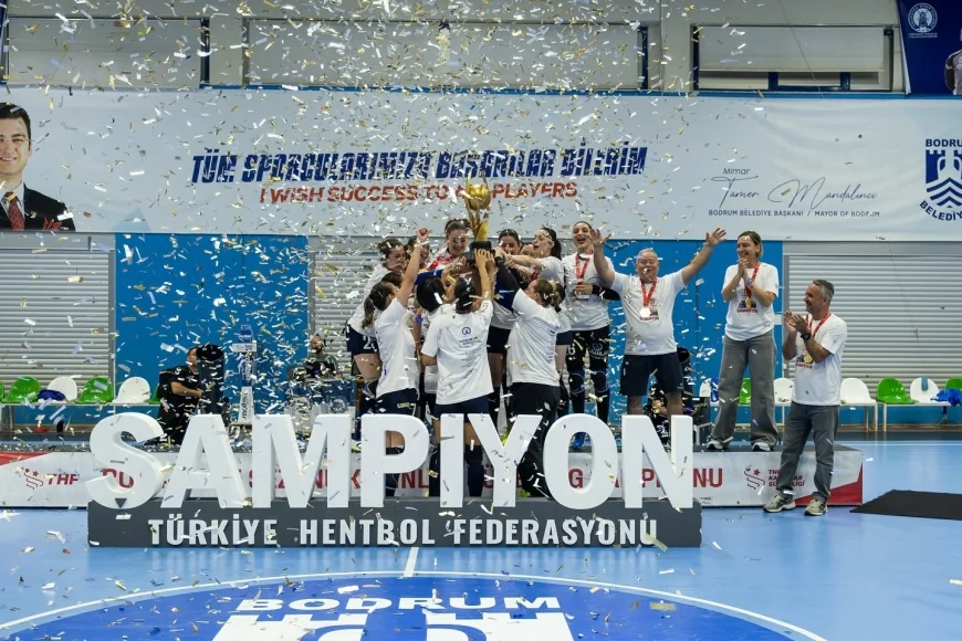 SPORU SADECE FUTBOL SANANLARA: Bodrum’un şampiyon kız takımının başkanı Palalı isyanlarda “Şampiyon kız sporcularımıza bedel ödetmeyin, DESTEKLEYİN”